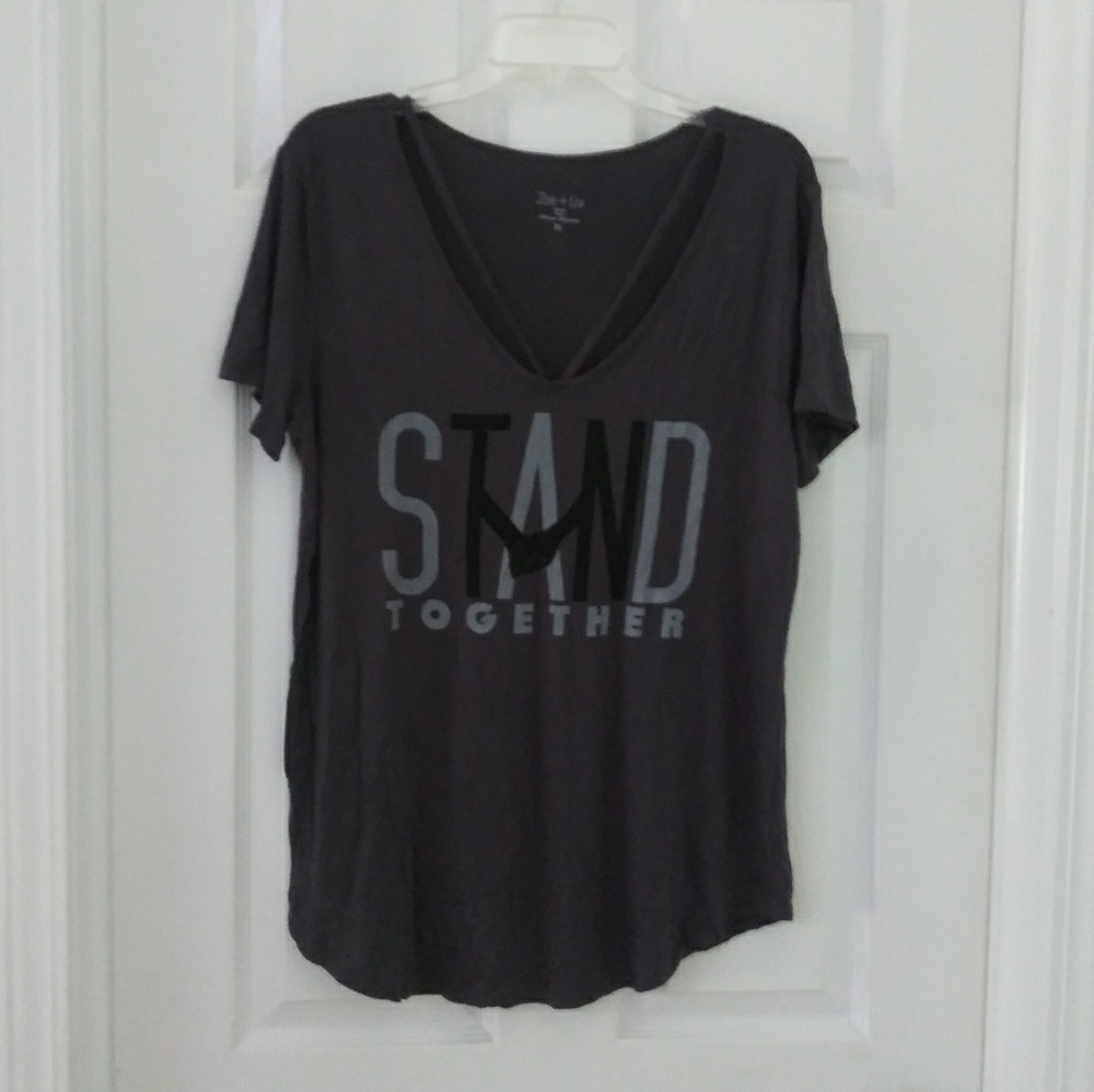 💜Womens statement tee w/ v-neck.